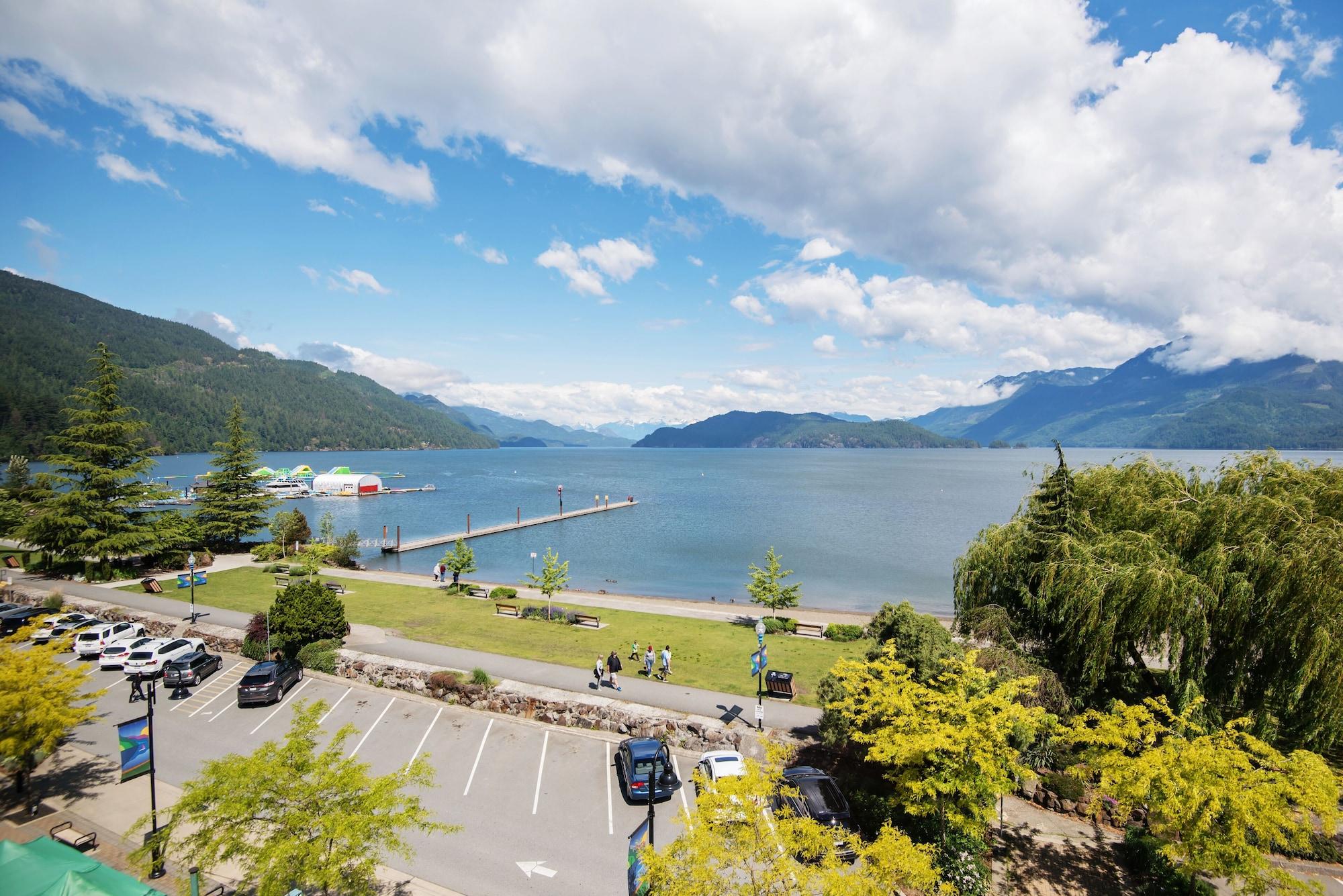 Harrison Beach Hotel Harrison Hot Springs Eksteriør billede
